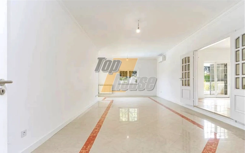 Moradia T4 para Venda em Corroios Foto 6