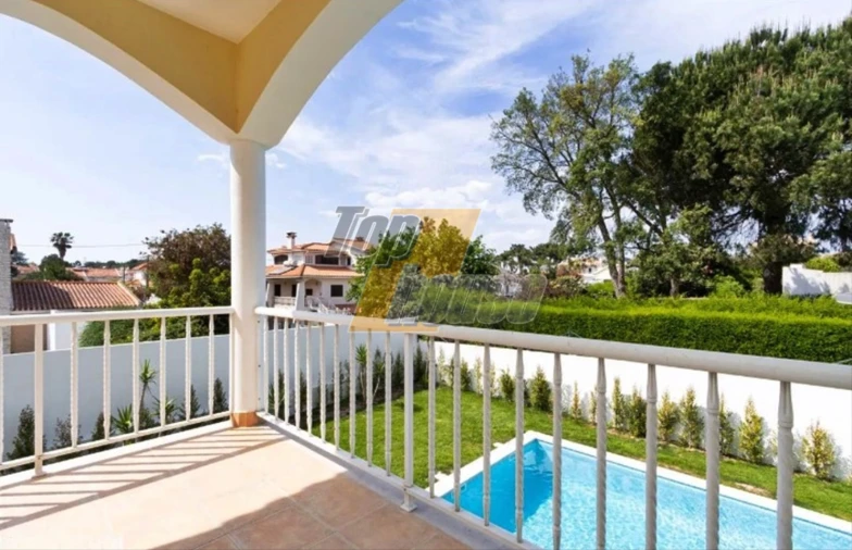 Moradia T4 para Venda em Corroios Foto 24