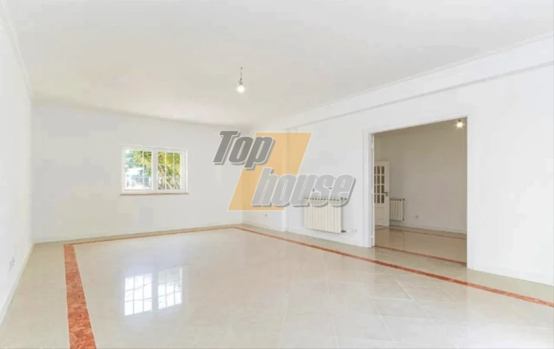 Moradia T4 para Venda em Corroios Foto 8