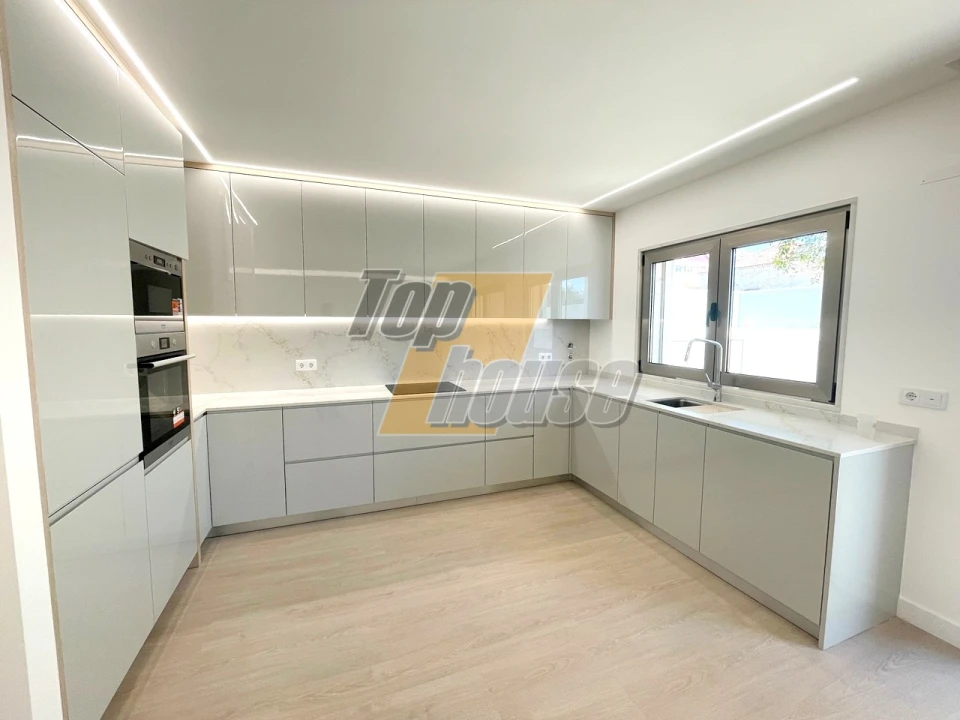 Apartamento T5 para Venda em Costa da Caparica Foto 12