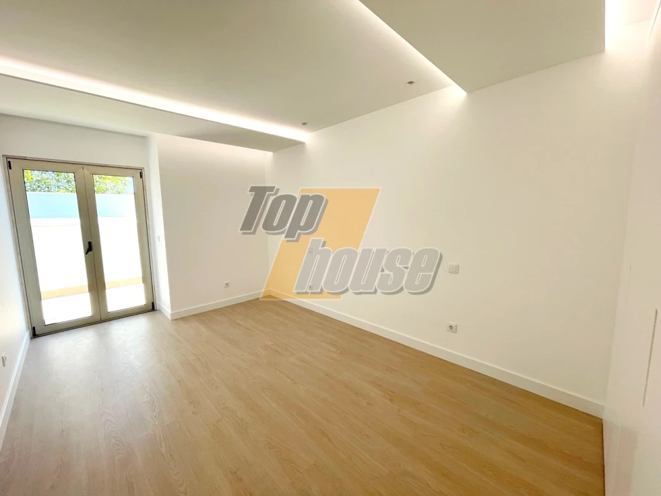 Apartamento T5 para Venda em Costa da Caparica Foto 19