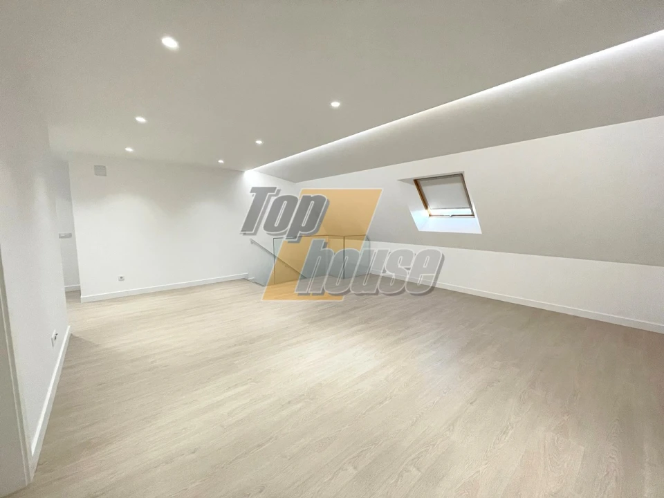 Apartamento T5 para Venda em Costa da Caparica Foto 5