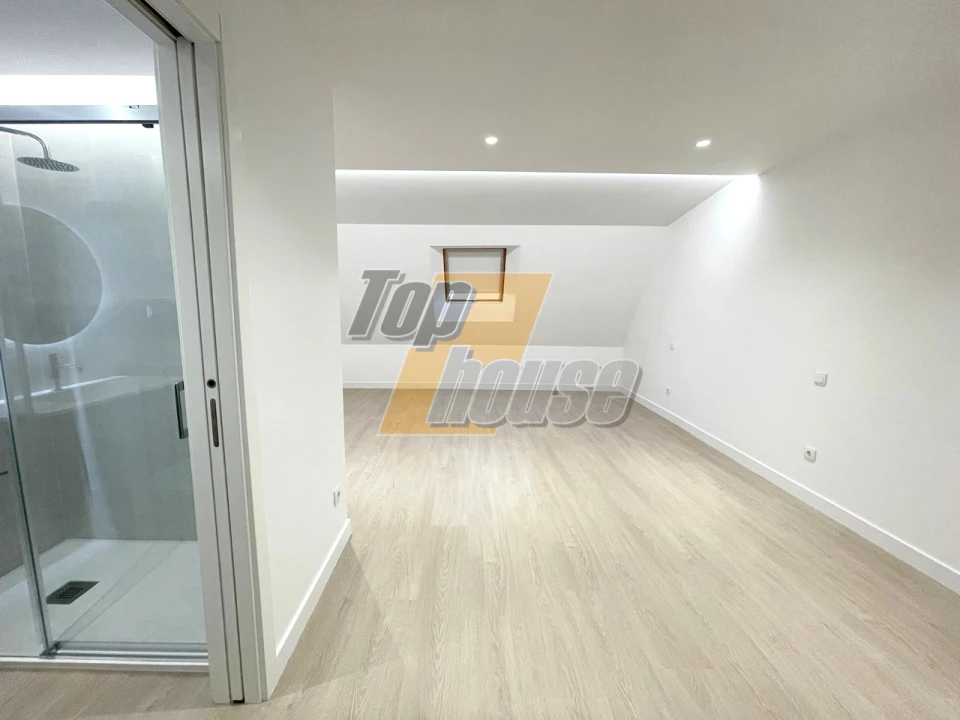 Apartamento T5 para Venda em Costa da Caparica Foto 26