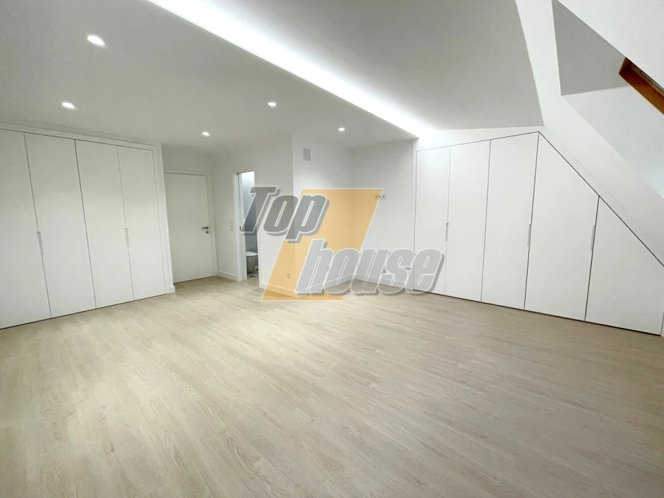 Apartamento T5 para Venda em Costa da Caparica Foto 27