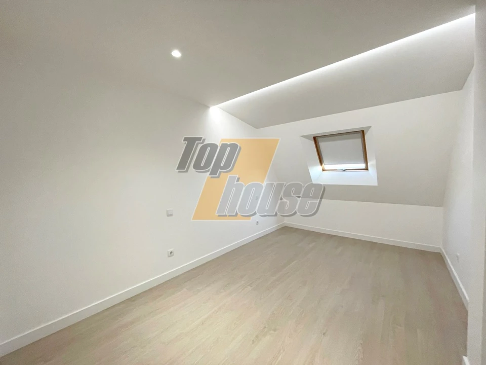 Apartamento T5 para Venda em Costa da Caparica Foto 9