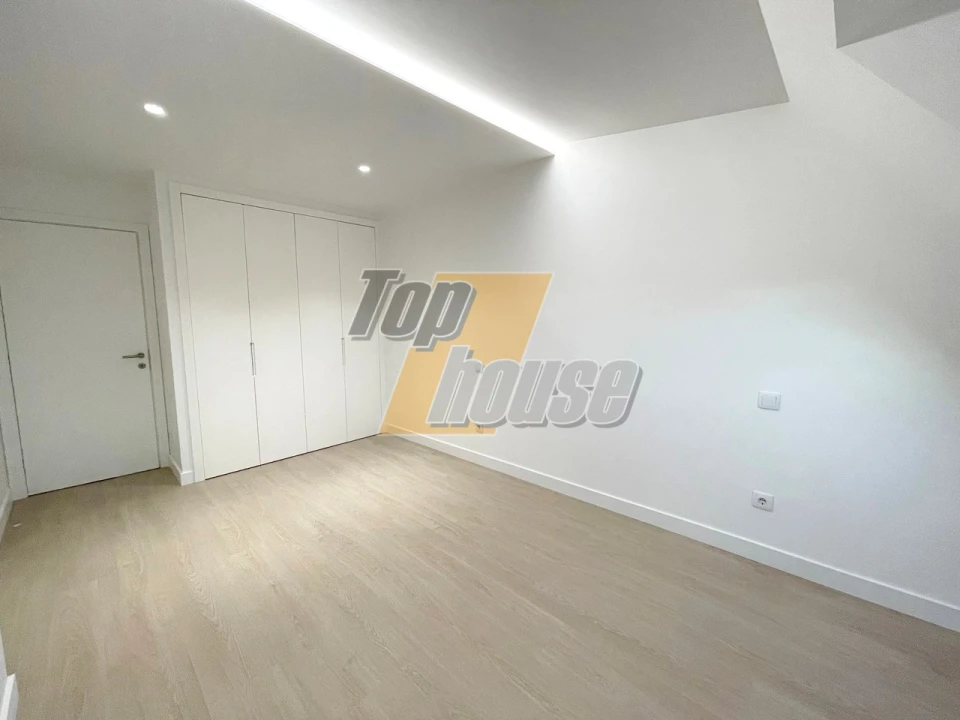 Apartamento T5 para Venda em Costa da Caparica Foto 10