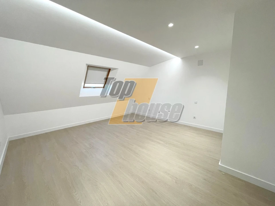 Apartamento T5 para Venda em Costa da Caparica Foto 7