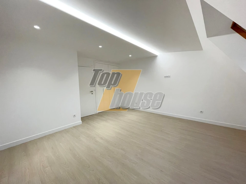 Apartamento T5 para Venda em Costa da Caparica Foto 29