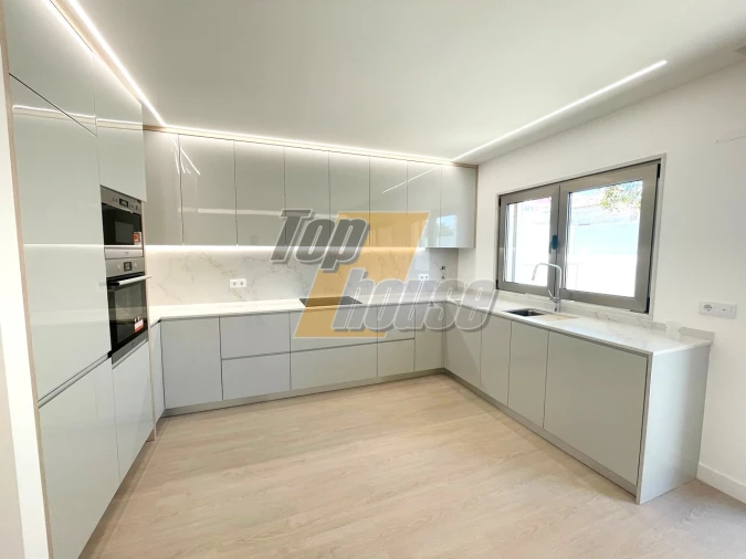 Apartamento T5 para Venda em Costa da Caparica Foto 12