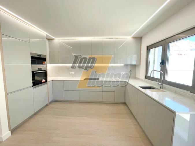 Apartamento T5 para Venda em Costa da Caparica Foto 14