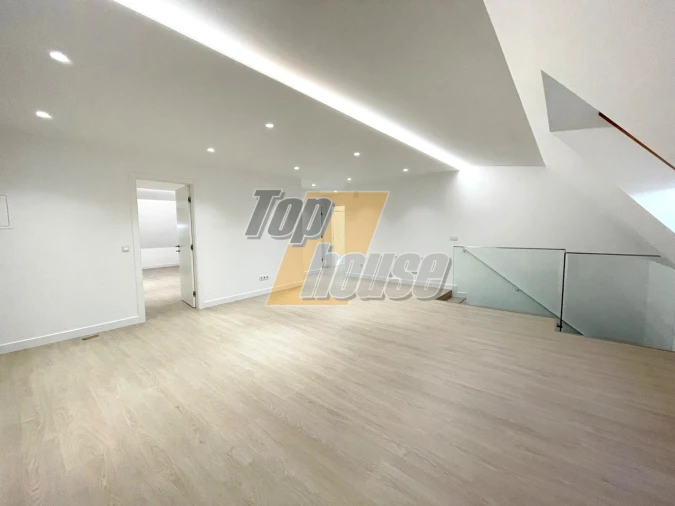 Apartamento T5 para Venda em Costa da Caparica Foto 2