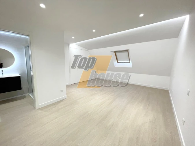 Apartamento T5 para Venda em Costa da Caparica Foto 6