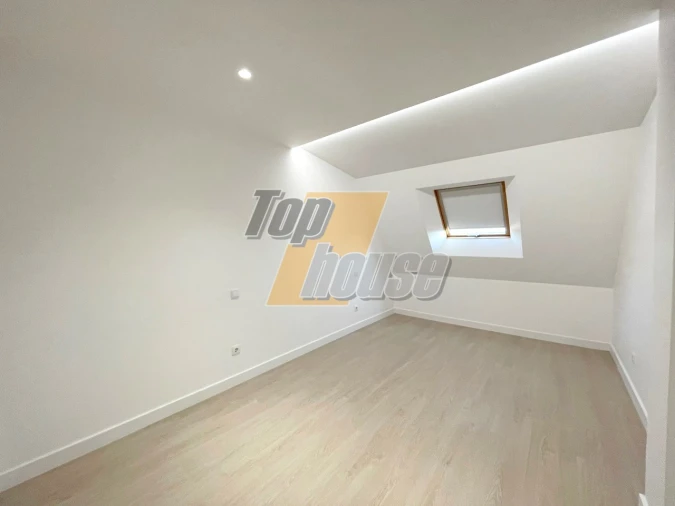 Apartamento T5 para Venda em Costa da Caparica Foto 8