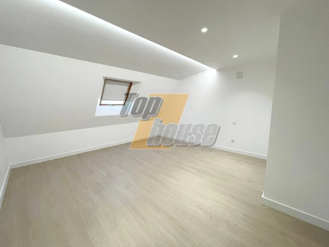 Apartamento T5 para Venda em Costa da Caparica Foto 7