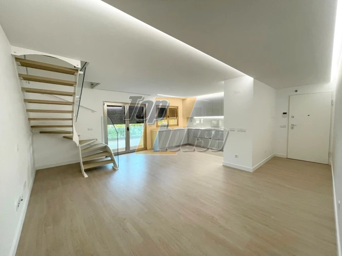 Apartamento T5 para Venda em Costa da Caparica Foto 11