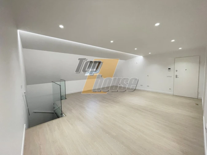 Apartamento T5 para Venda em Costa da Caparica Foto 4