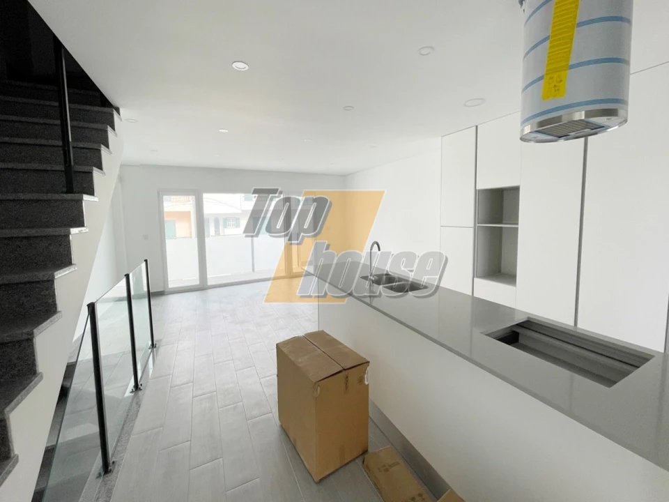 Moradia T2 para Venda em Corroios Foto 3