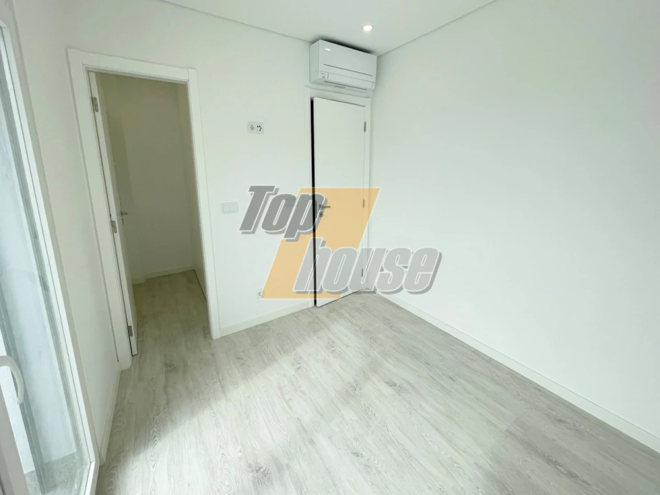 Moradia T2 para Venda em Corroios Foto 9