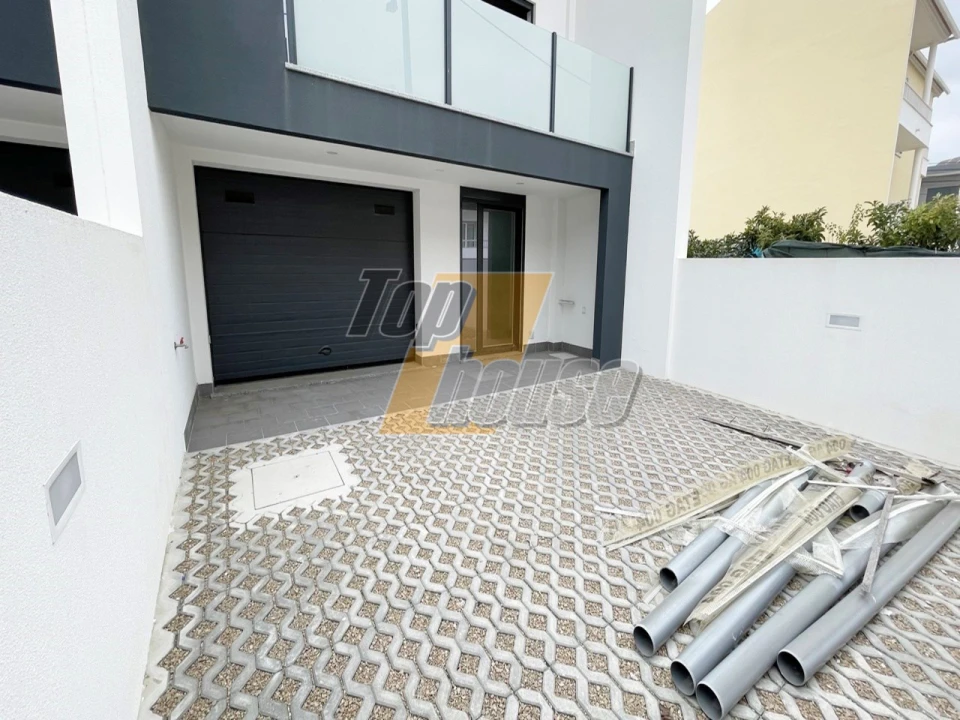 Moradia T2 para Venda em Corroios Foto 29