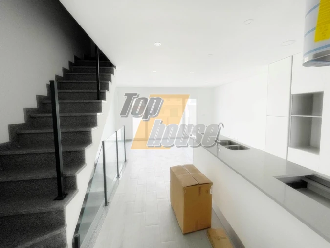 Moradia T2 para Venda em Corroios Foto 14