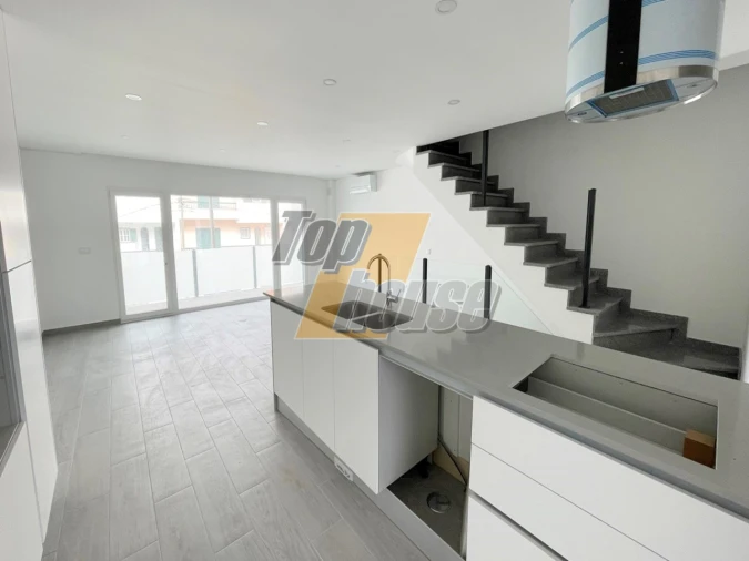 Moradia T2 para Venda em Corroios