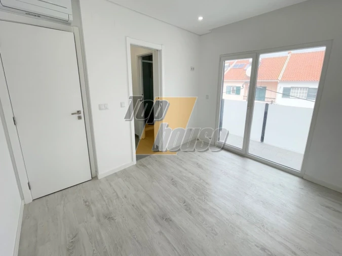 Moradia T2 para Venda em Corroios Foto 5