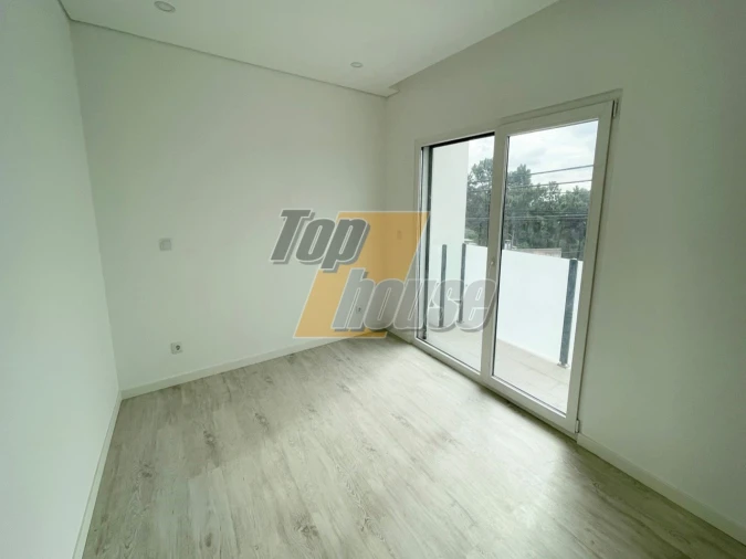 Moradia T2 para Venda em Corroios Foto 7