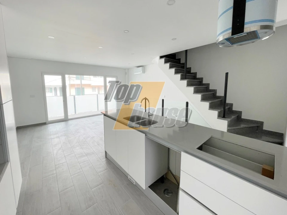 Moradia T2 para Venda em Corroios Foto 31