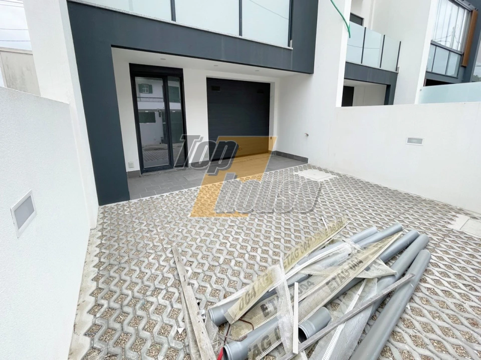 Moradia T2 para Venda em Corroios Foto 30