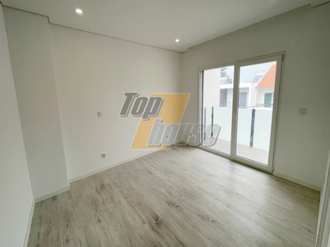 Moradia T2 para Venda em Corroios Foto 5