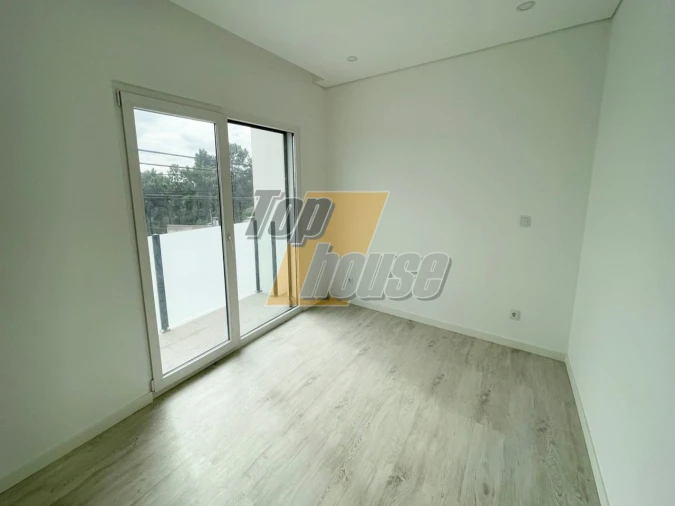 Moradia T2 para Venda em Corroios Foto 9