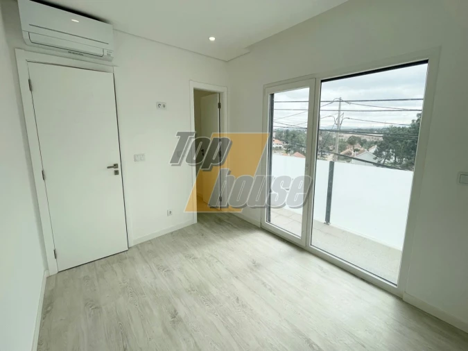 Moradia T2 para Venda em Corroios Foto 11