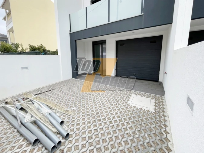 Moradia T2 para Venda em Corroios Foto 29