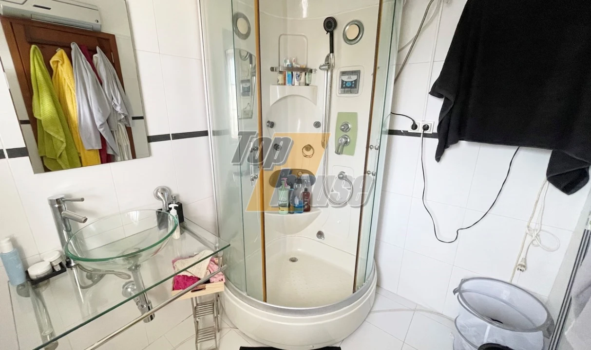 Moradia T3 para Venda em Corroios Foto 9