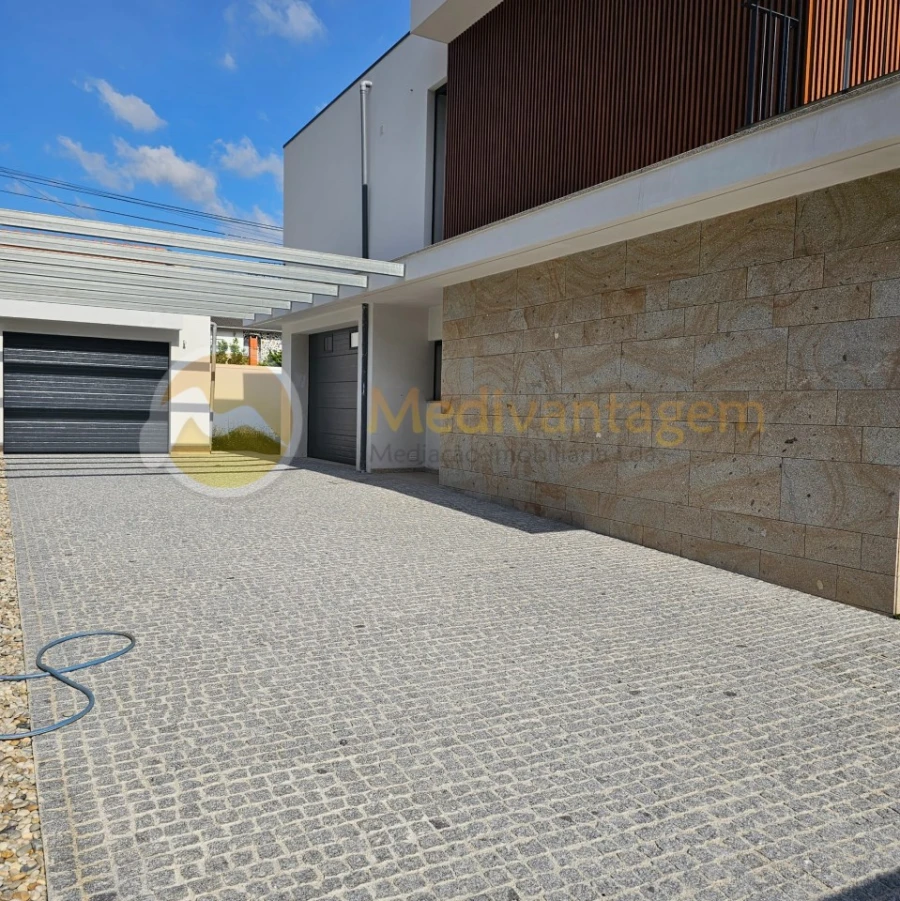 Moradia T4 para Venda em Palmeira Foto 16