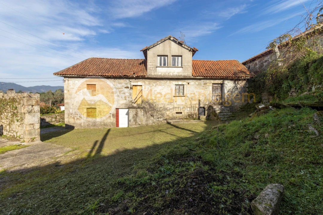 Terreno para Venda em Águas Santas e Moure Foto 1