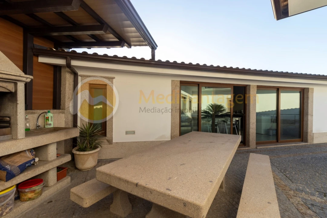 Moradia T3 para Venda em Mire de Tibães Foto 4