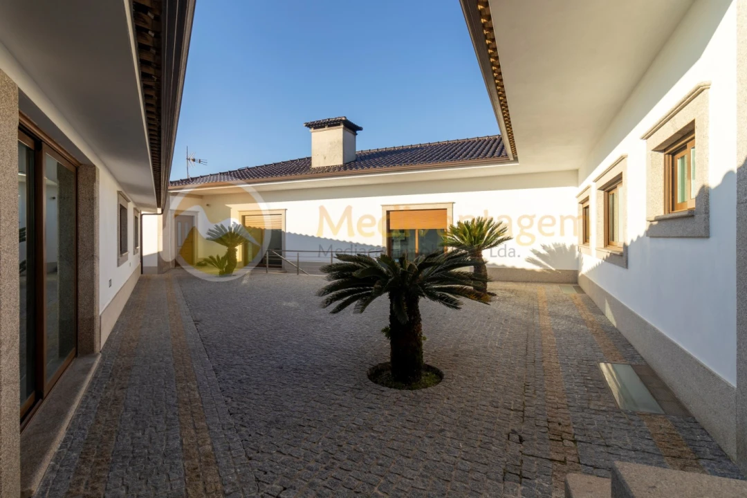 Moradia T3 para Venda em Mire de Tibães Foto 5