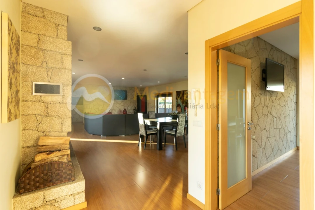 Moradia T3 para Venda em Mire de Tibães Foto 18