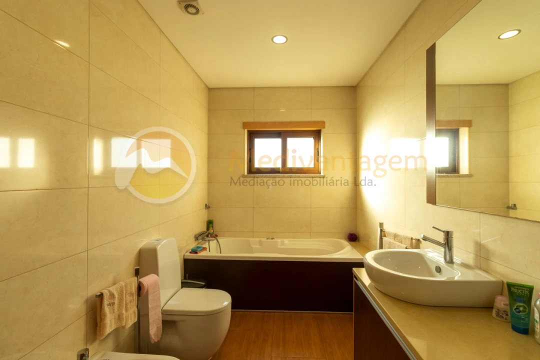 Moradia T3 para Venda em Mire de Tibães Foto 26