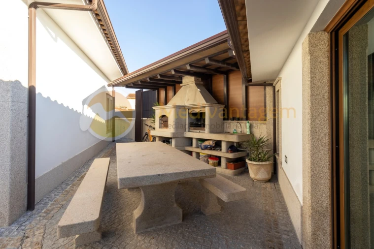 Moradia T3 para Venda em Mire de Tibães Foto 3