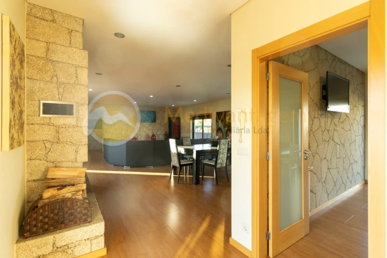 Moradia T3 para Venda em Mire de Tibães Foto 18