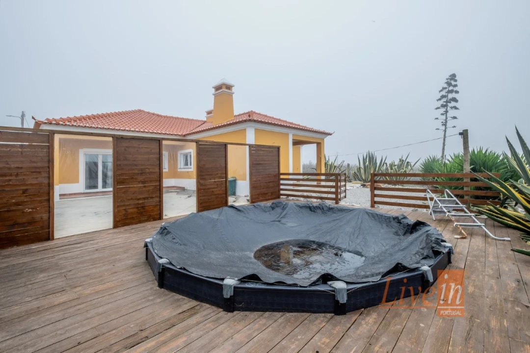 Moradia T8 para Venda em São Pedro da Cadeira Foto 3