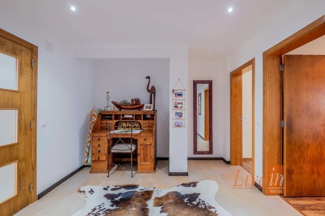 Moradia T8 para Venda em São Pedro da Cadeira Foto 17