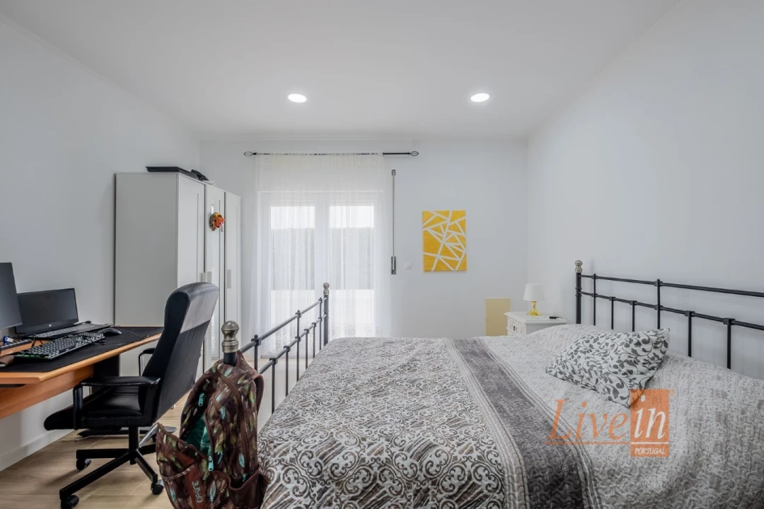 Moradia T8 para Venda em São Pedro da Cadeira Foto 38