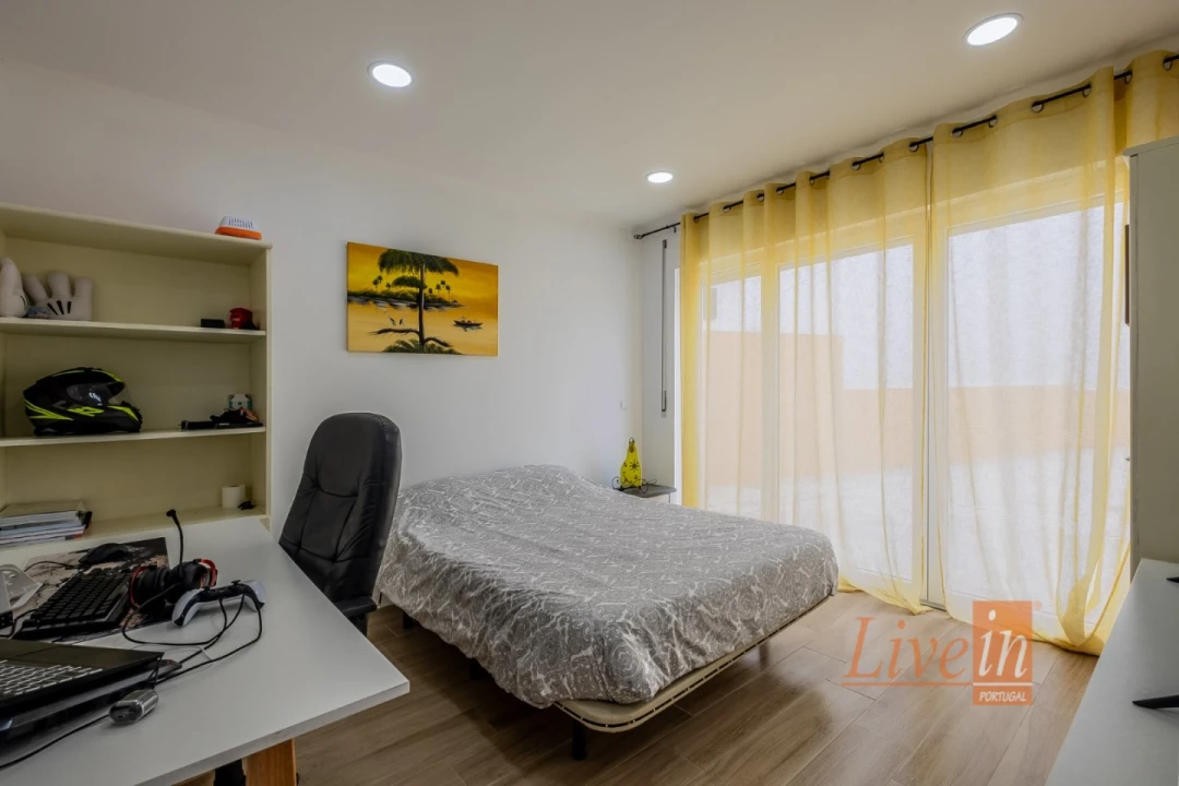 Moradia T8 para Venda em São Pedro da Cadeira Foto 41