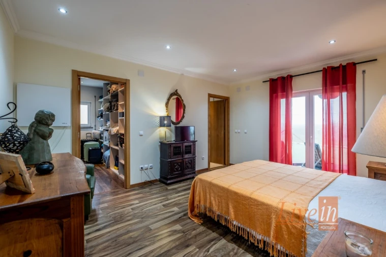 Moradia T8 para Venda em São Pedro da Cadeira Foto 24