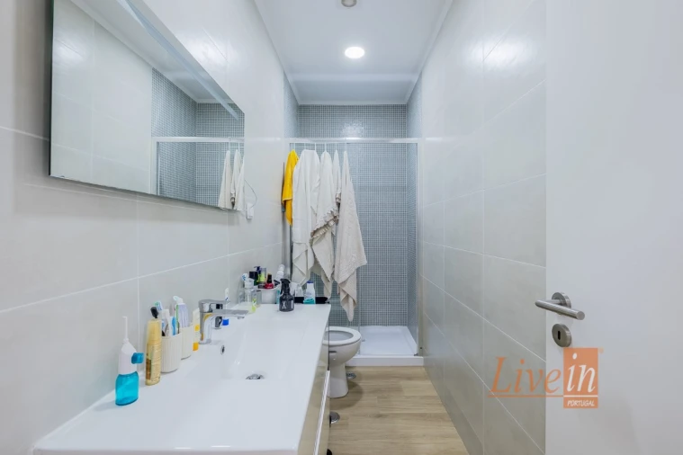 Moradia T8 para Venda em São Pedro da Cadeira Foto 45