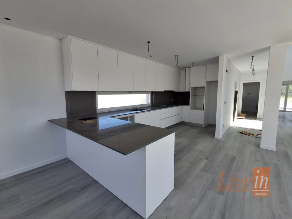 Moradia T5 para Venda em São Pedro da Cadeira Foto 12