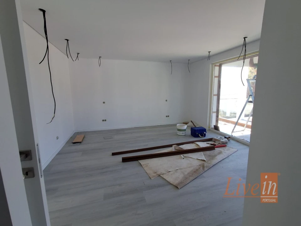 Moradia T5 para Venda em São Pedro da Cadeira Foto 24